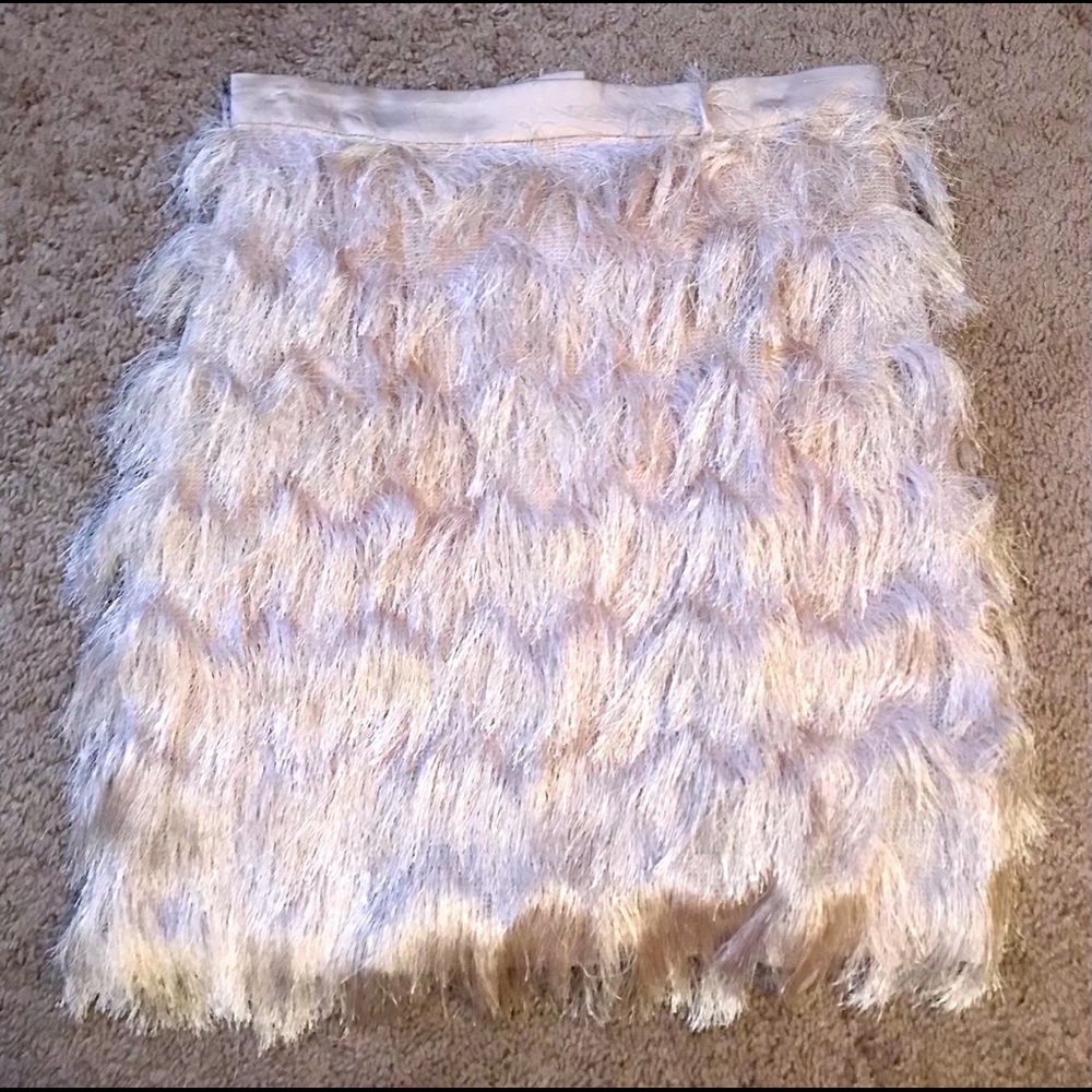 Ivory eyelash short skirt